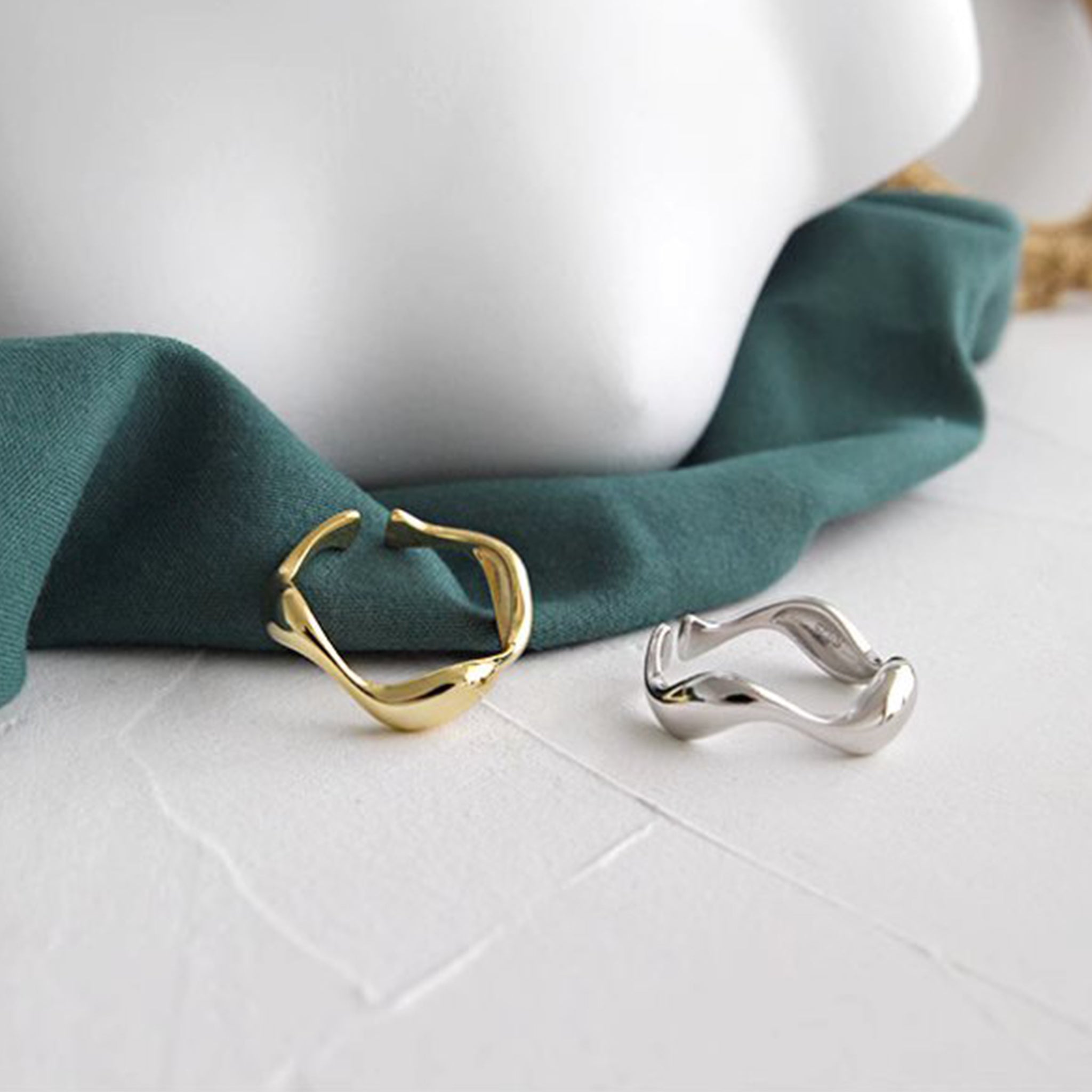 Irregular Wave Pattern Smooth Silver/Gold Ring