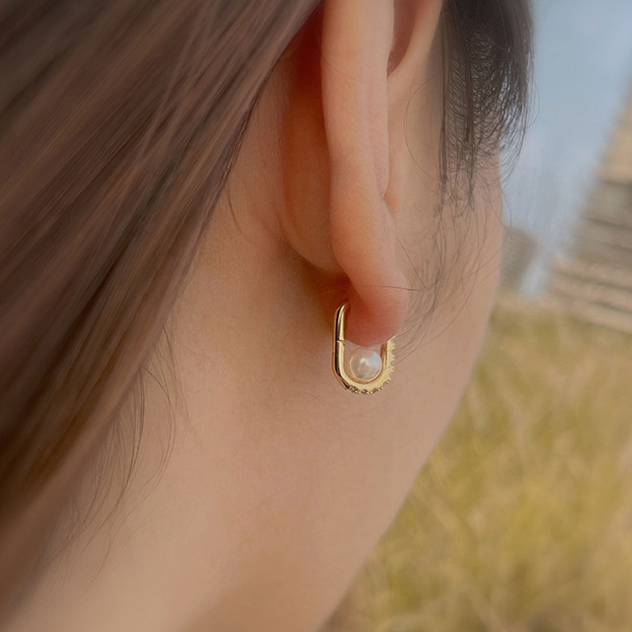 Geometric Oval Zircon Pearl Earrings