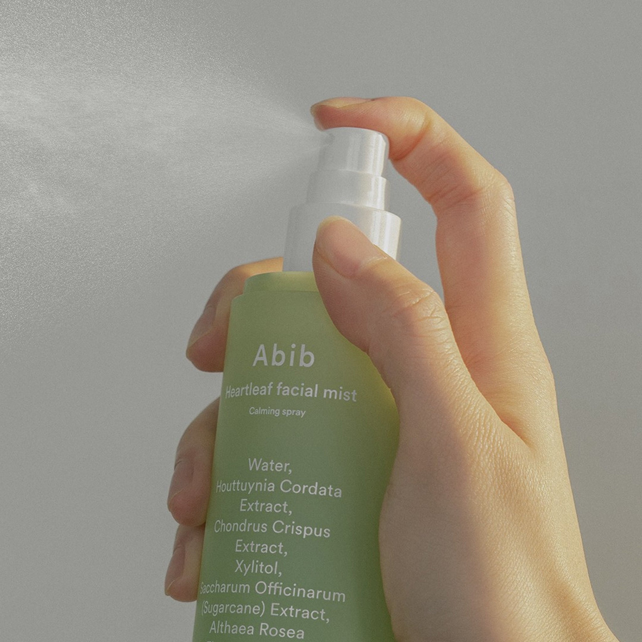 With a light, hydrating formula, the mist gently layers onto your skin.