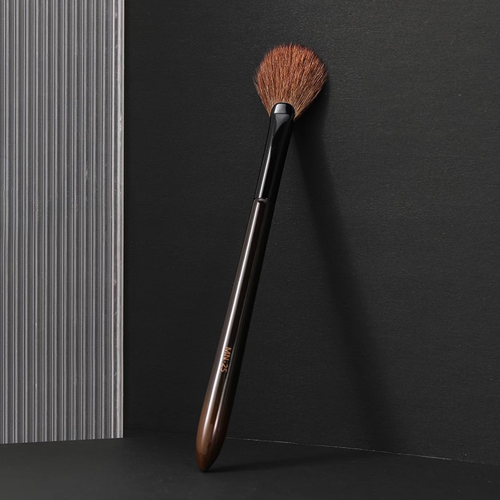 FiX Wool Fan-Shaped Highlighter Brush MN-25