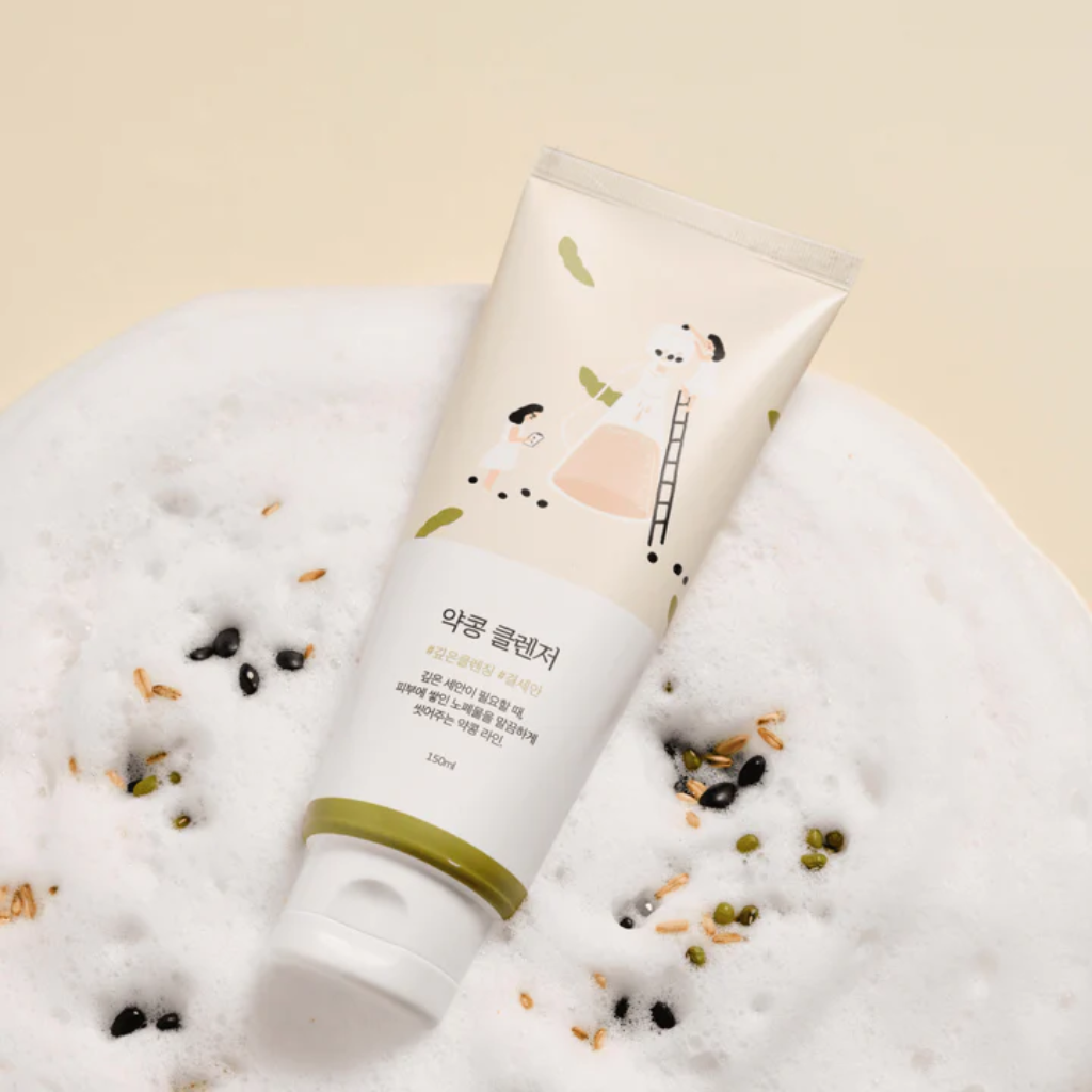 Enriched with soybeans, it deeply purifies while retaining essential moisture, making it ideal for all skin types.