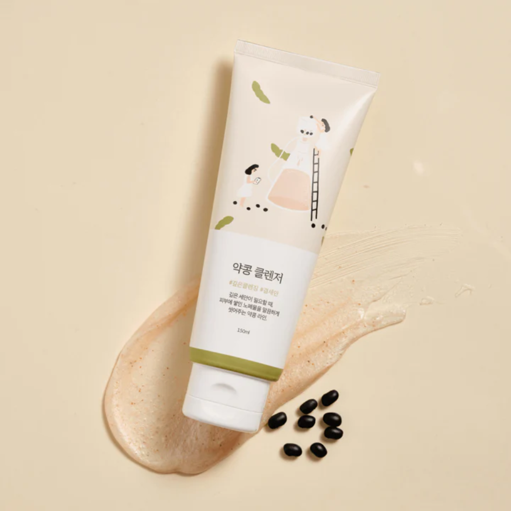 Enriched with soybeans, it deeply purifies while retaining essential moisture, making it ideal for all skin types.