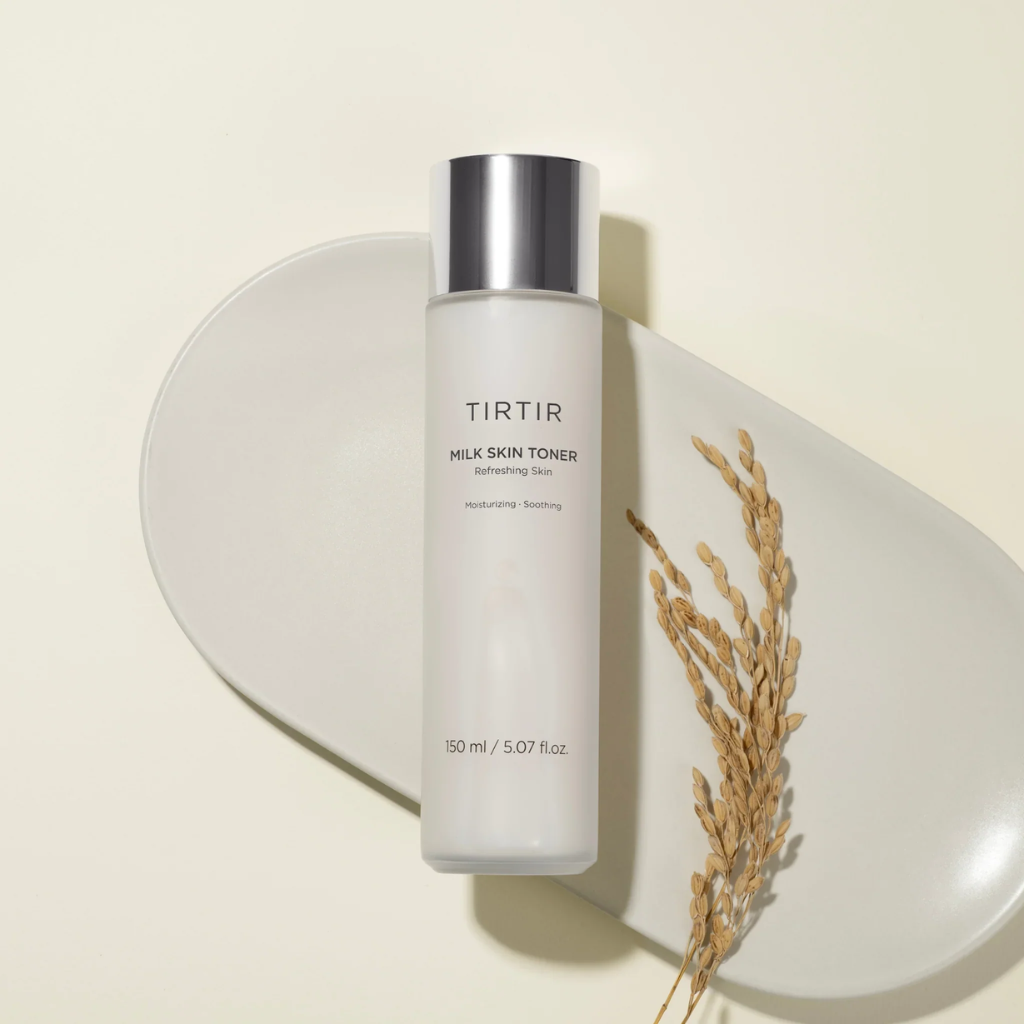 This high-concentration toner delivers deep, long-lasting hydration with Panthenol and Ceramide, supporting skin barrier function.