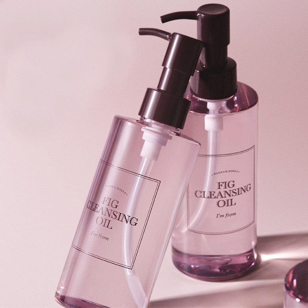 Formulated with fig extract and a blend of plant-based oils, this lightweight cleansing oil effectively removes makeup, impurities, and excess sebum while maintaining skin hydration. Suitable for all skin types.