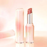  This lightweight lipstick glides on smoothly, providing a comfortable wear while keeping lips moisturized. 