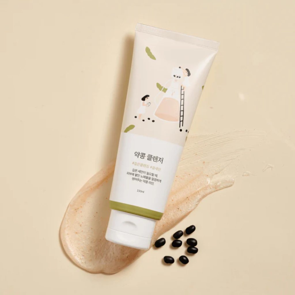  Enriched with soybeans, it deeply purifies while retaining essential moisture, making it ideal for all skin types. 