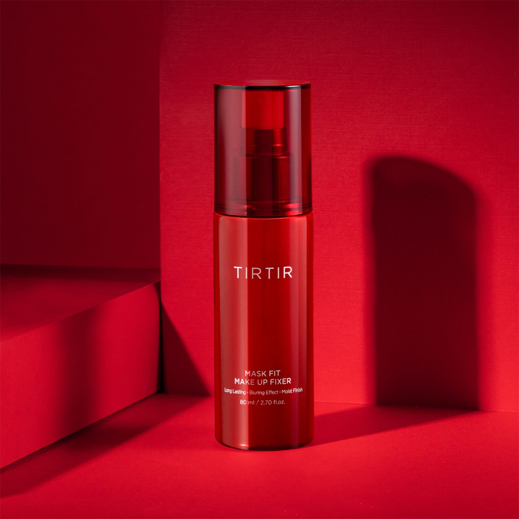 The non-sticky, lightweight formula resists sweat, oil, and humidity—keeping your makeup fresh and intact all day.